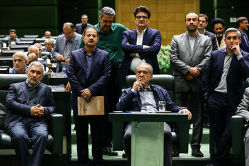 چه کسانی پشت پرده استیضاح وزرای دولت هستند؟/ پای ۳ وزیر دیگر در میان آمد چه کسانی پشت پرده استیضاح وزرای دولت هستند؟/ پای ۳ وزیر دیگر در میان آمد