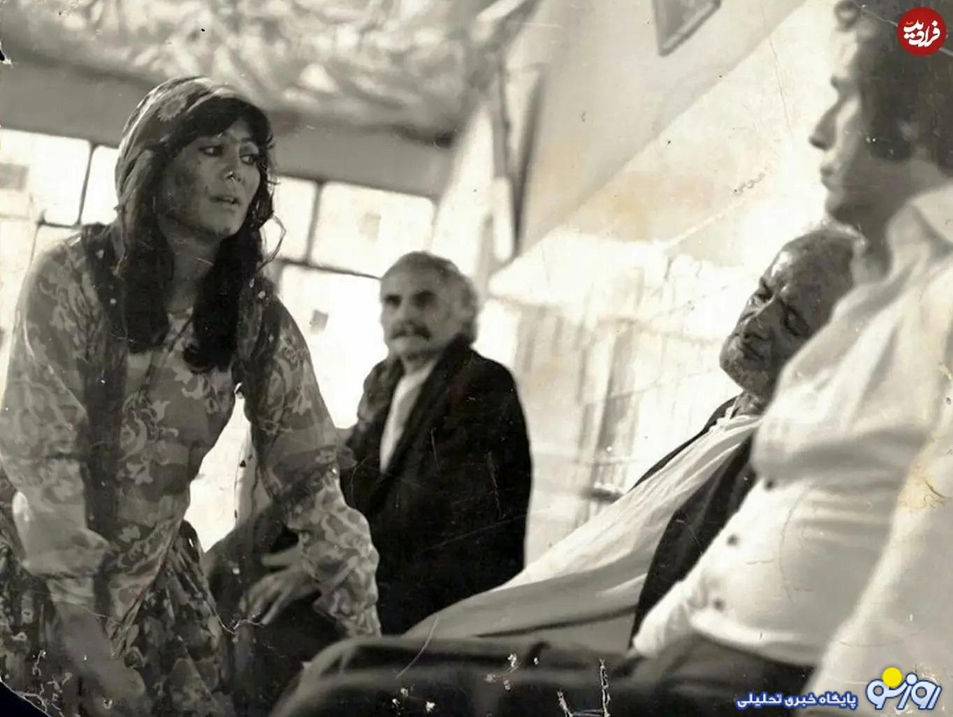 عکسی از «سیمین غفاری» بازیگر قبل انقلاب در کنار امین امینی عکسی از «سیمین غفاری» بازیگر قبل انقلاب در کنار امین امینی