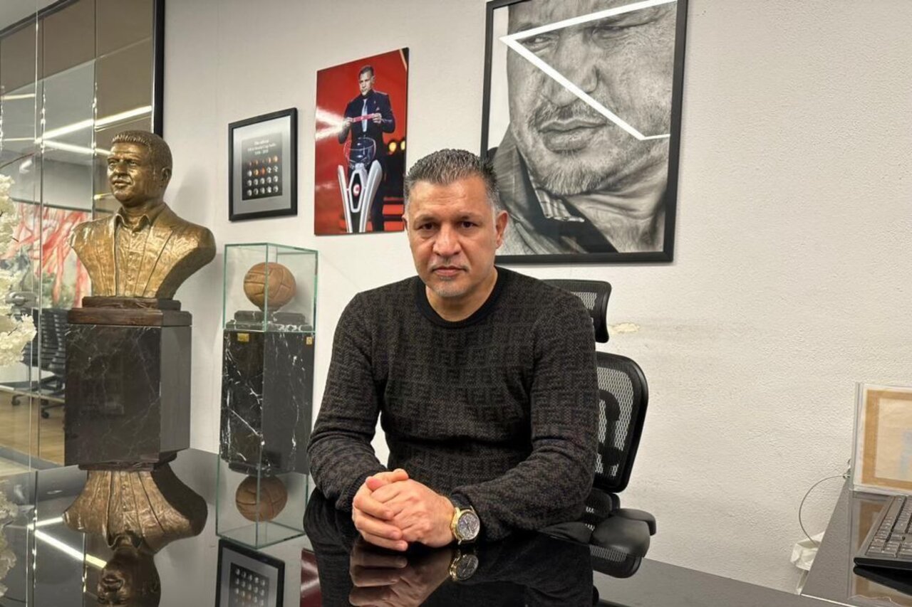 قرار بود علی دایی سرمربی تیم ملی شود ولی امیر قلعه نویی انتخاب شد