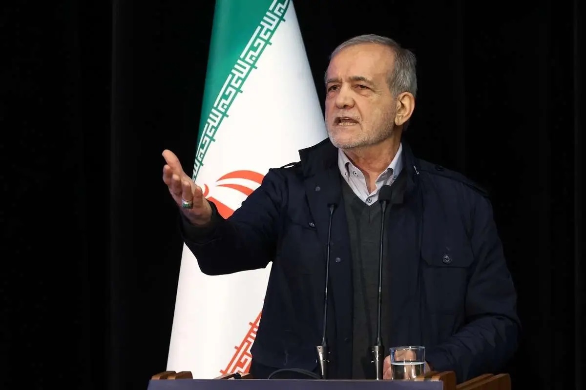 واکنش پزشکیان به حواشی ایجادشده پیرامون دو ماراتن کیش: نباید بیجهت برای مردم محدودیت ایجاد کرد یا آنها را تحت فشار گذاشت / هر اقدامی که باعث نارضایتی مردم شود، دقیقا کمک به رژیم صهیونیستی است / مردم با انبوه مشکلات مواجه هستند اما به محض اینکه یک ناهنجاری کوچک در جایی مشاهده شود، عدهای فریاد «وا اسلاما» سر میدهند واکنش پزشکیان به حواشی ایجادشده پیرامون دو ماراتن کیش: نباید بیجهت برای مردم محدودیت ایجاد کرد یا آنها را تحت فشار گذاشت / هر اقدامی که باعث نارضایتی مردم شود، دقیقا کمک به رژیم صهیونیستی است / مردم با انبوه مشکلات مواجه هستند اما به محض اینکه یک ناهنجاری کوچک در جایی مشاهده شود، عدهای فریاد «وا اسلاما» سر میدهند