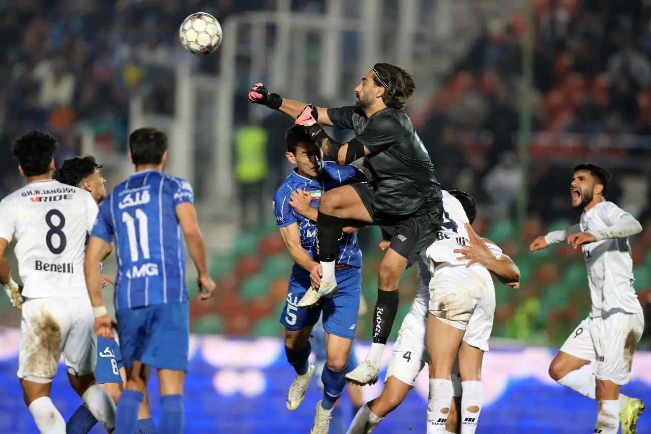 مدیررسانهای استقلال: دو پنالتی ما مقابل ملوان سوخت؛ آقای وزیر نظری ندارید؟ مدیررسانهای استقلال: دو پنالتی ما مقابل ملوان سوخت؛ آقای وزیر نظری ندارید؟