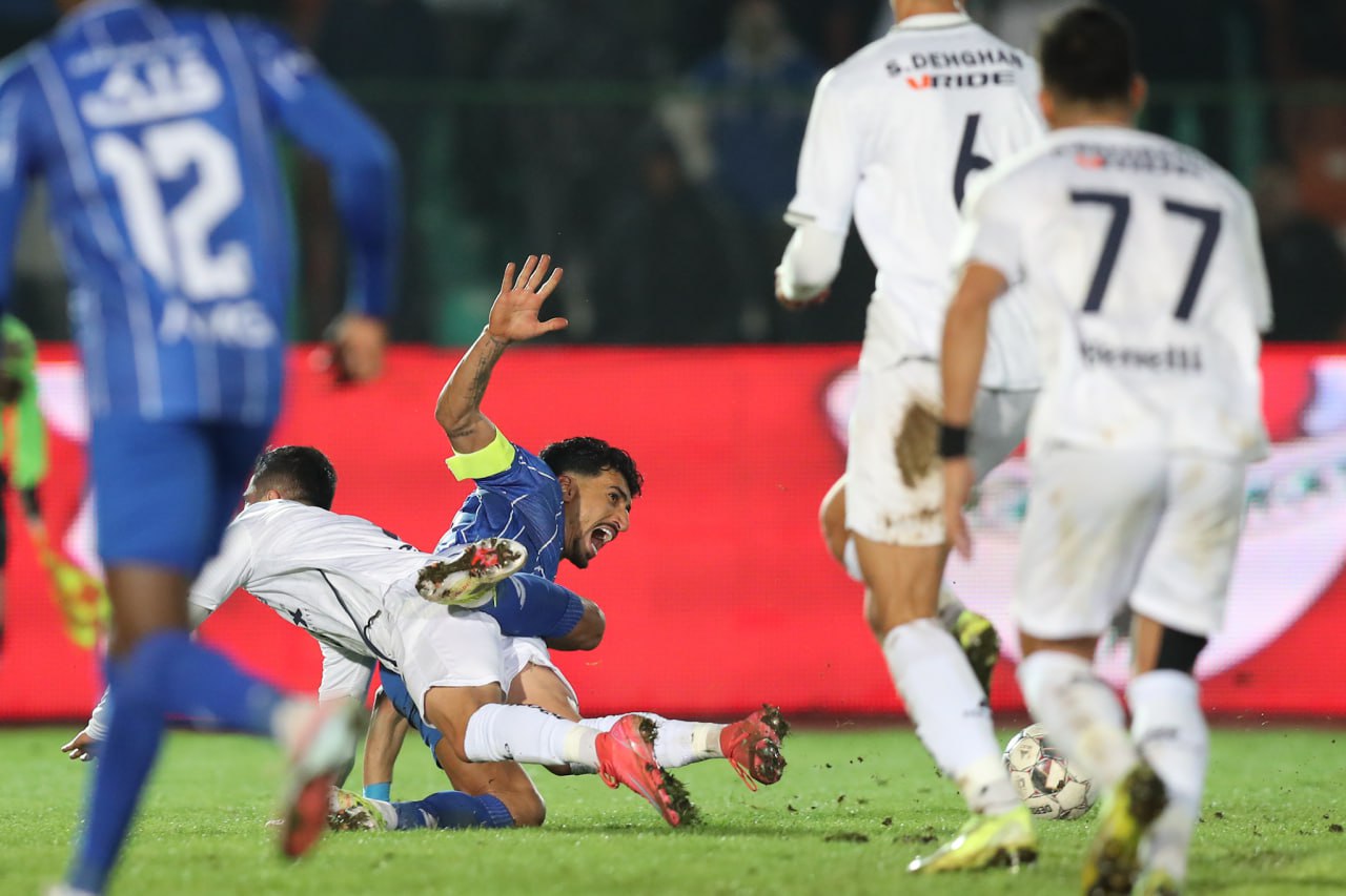 پنالتی استقلال در دقایق پایانی بازی مقابل ملوان سوخت؟ پنالتی استقلال در دقایق پایانی بازی مقابل ملوان سوخت؟