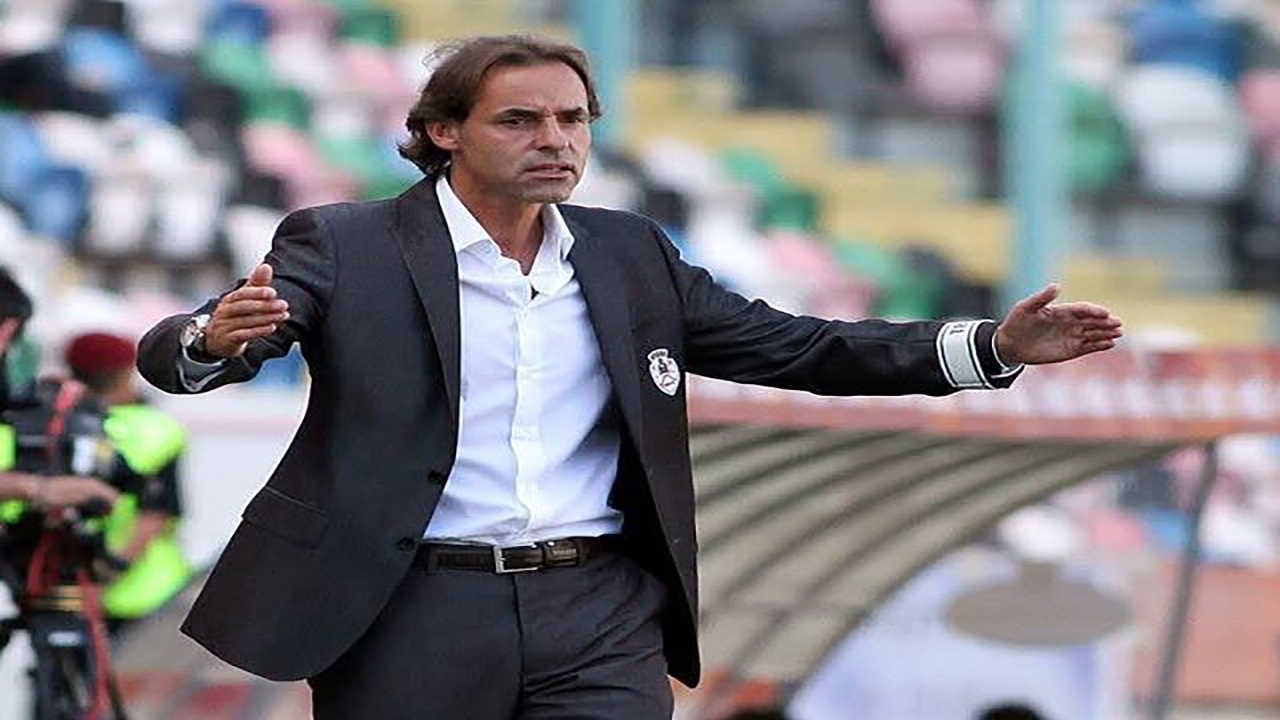 اخراج سرمربی حریف سپاهان اخراج سرمربی حریف سپاهان