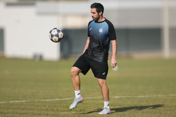 کنایه خسرو حیدری به پرسپولیس روی آنتن زنده/ هفته دیگر سپاهان را از صدر، پایین میکشند! کنایه خسرو حیدری به پرسپولیس روی آنتن زنده/ هفته دیگر سپاهان را از صدر، پایین میکشند!