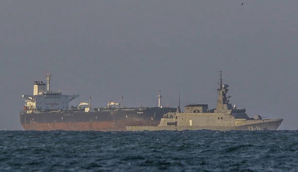 اسکورت نفتکشهای ونزوئلا با کشتیهای جنگی را ببینید! +عکس